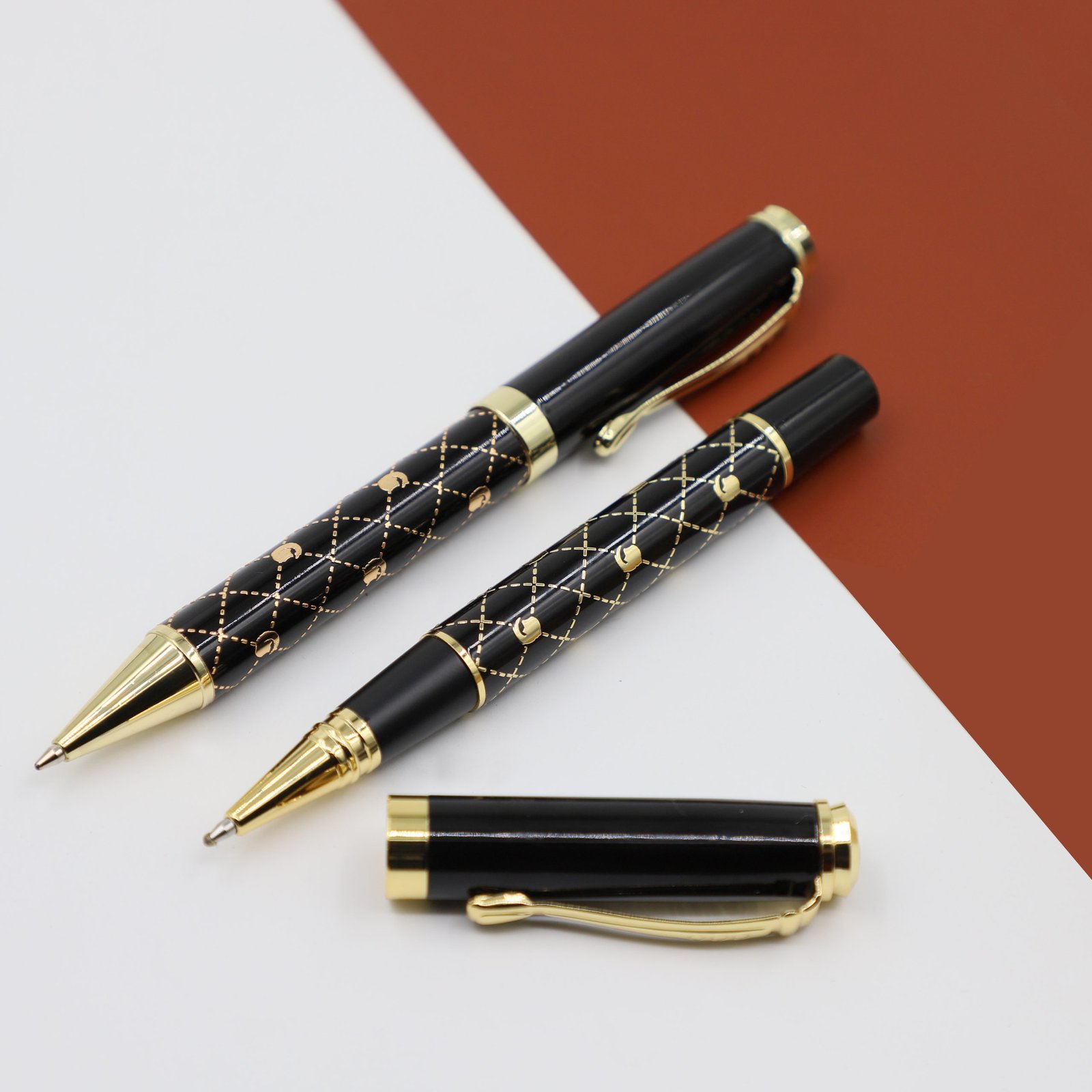 Vogven Marka İsme Özel Baklava Desenli Roller ve Tükenmez Kalem Seti - Görsel 3