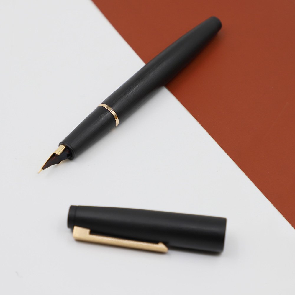 Vogven Marka İsme Özel Premium Altın Detaylı Dolma Kalem - Görsel 3